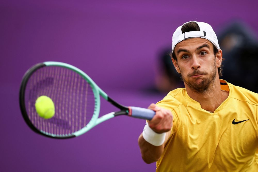 B费与吉达 B费与吉达